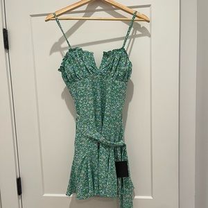 NWT Lulus’s floral skater dress with Notched V neck and pockets, size small